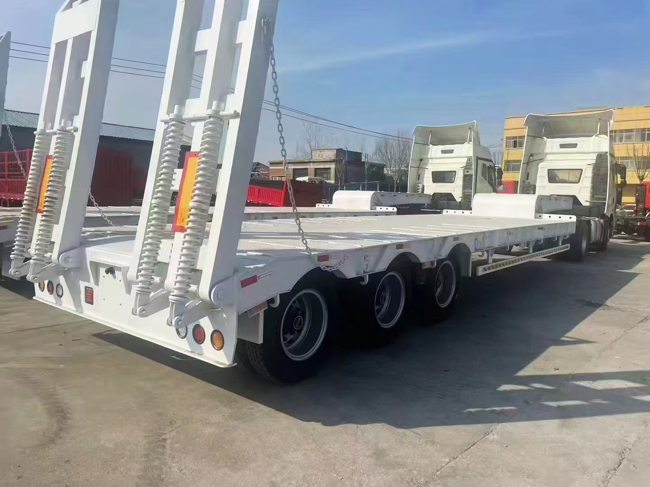 ZHICHENG Semi Flat Bed Low Bed Lowboy bed truck in New or Used Condition and various Size for Sale - Низькорамна платформа напівпричіп: фото 2 ZHICHENG Semi Flat Bed Low Bed Lowboy bed truck in New or Used Condition and various Size for Sale - Низькорамна платформа напівпричіп: фото 2