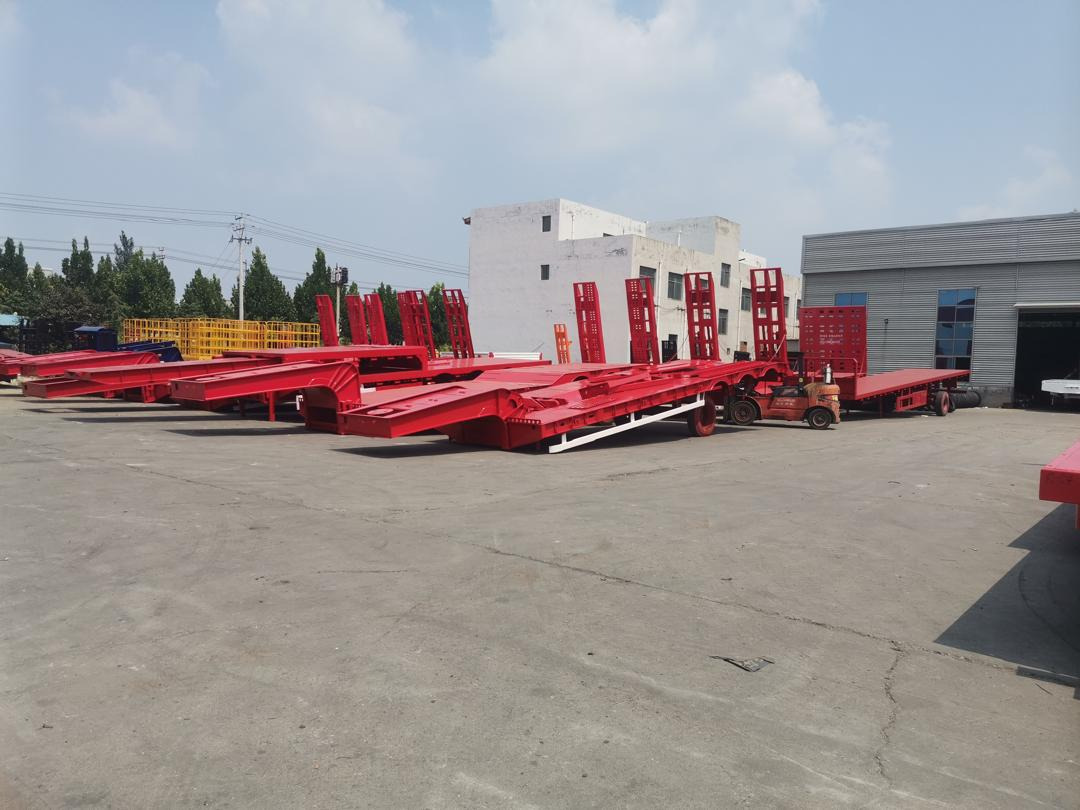 ZHICHENG Semni Flat Bed Low Bed Floater with 3 Axles 4 Axles New or Used 12M 13.75M In High Quality - Низькорамна платформа напівпричіп: фото 3 ZHICHENG Semni Flat Bed Low Bed Floater with 3 Axles 4 Axles New or Used 12M 13.75M In High Quality - Низькорамна платформа напівпричіп: фото 3