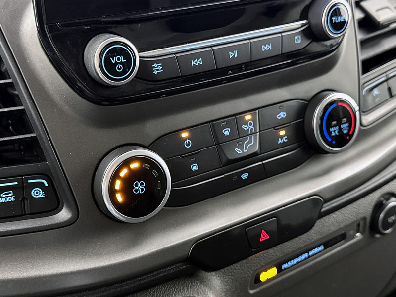 Легковий фургон Ford Transit Custom 300 2.0 TDCI L2H1 Sync3 Trekhaak Navigatie Inrichting Cruise Control NAP Euro 6: фото 7 Легковий фургон Ford Transit Custom 300 2.0 TDCI L2H1 Sync3 Trekhaak Navigatie Inrichting Cruise Control NAP Euro 6: фото 7