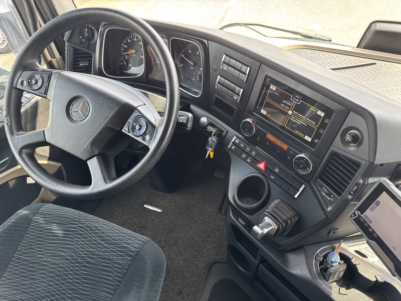 Mercedes-Benz ACTROS 1848 LS GIGASPACE Lowliner - Тягач: фото 4 Mercedes-Benz ACTROS 1848 LS GIGASPACE Lowliner - Тягач: фото 4
