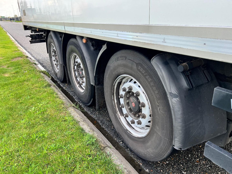 Kögel 3 assige koeloplegger Lift axle / Carrier Vector 1950 - Рефрижератор напівпричіп: фото 4 Kögel 3 assige koeloplegger Lift axle / Carrier Vector 1950 - Рефрижератор напівпричіп: фото 4