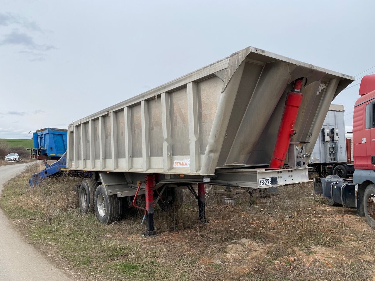 Benalu Bena Basculabila Agregate Aluminiu 2 PIECES AVALABILE - Самоскид напівпричіп: фото 3 Benalu Bena Basculabila Agregate Aluminiu 2 PIECES AVALABILE - Самоскид напівпричіп: фото 3
