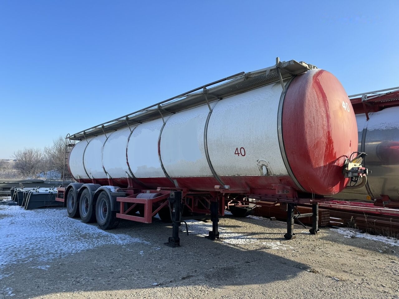LAG cisterna 30 T - sasiu inox - inox alimentar - 1998 - Напівпричіп цистерна: фото 1 LAG cisterna 30 T - sasiu inox - inox alimentar - 1998 - Напівпричіп цистерна: фото 1