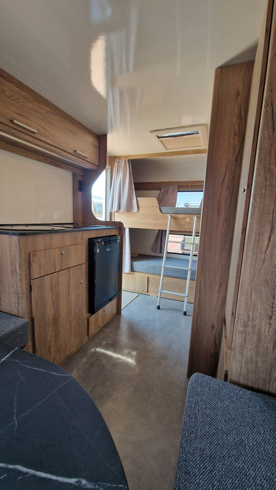 N-LAZUR Niewiadów Nowa Przyczepa Kempingowa dla 4 osób z Łazienką - Причіп дача: фото 2 N-LAZUR Niewiadów Nowa Przyczepa Kempingowa dla 4 osób z Łazienką - Причіп дача: фото 2