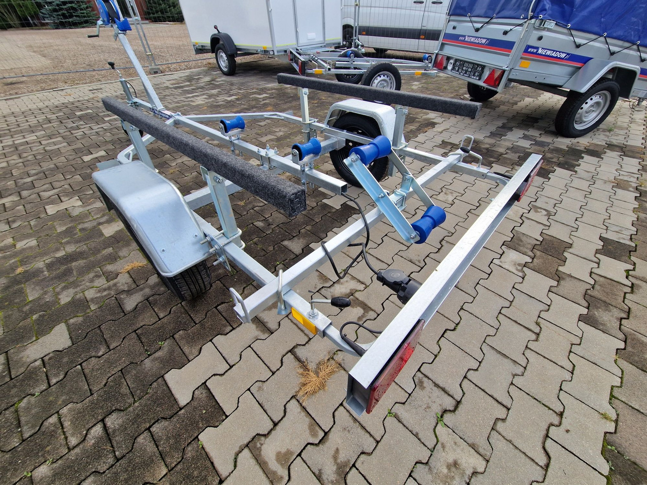 Nowa Przyczepa 2025 Podłodziowa ponton łódź Niewiadów P400 P415 do 6m - Автовоз причіп: фото 2 Nowa Przyczepa 2025 Podłodziowa ponton łódź Niewiadów P400 P415 do 6m - Автовоз причіп: фото 2