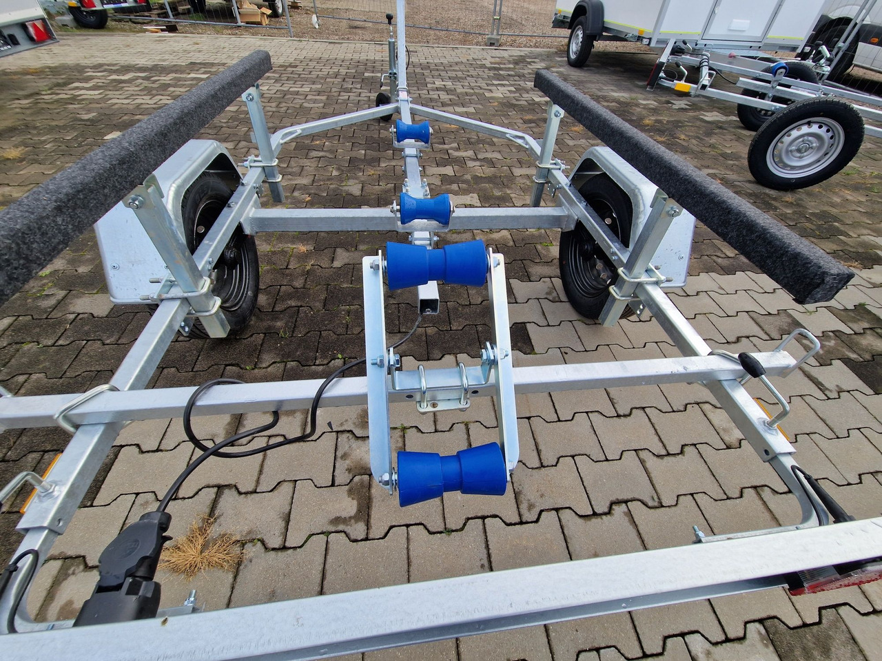 Nowa Przyczepa Podłodziowa ponton łódź 350 - 550cm Niewiadów P400 P415 - Автовоз причіп: фото 1 Nowa Przyczepa Podłodziowa ponton łódź 350 - 550cm Niewiadów P400 P415 - Автовоз причіп: фото 1