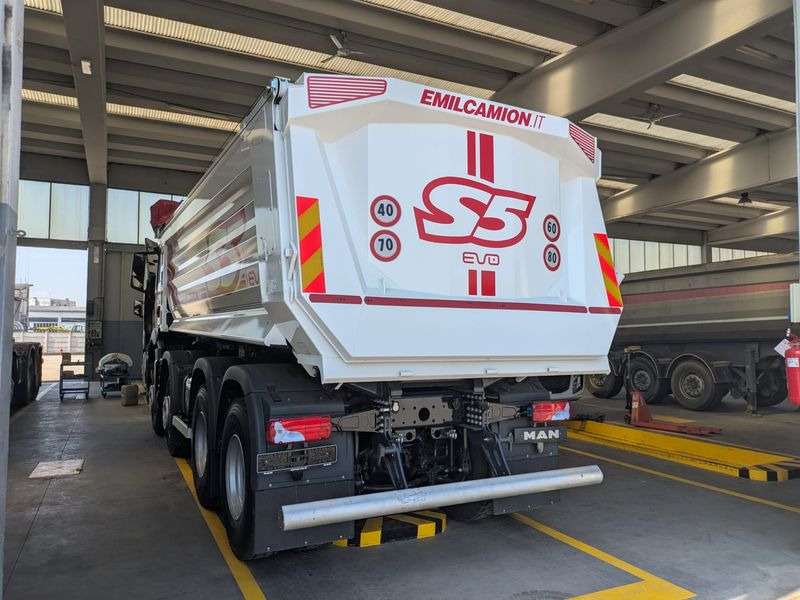 CAMION RIBALTABILE 4 ASSI 520 hp VASCA S5 NUOVO MAN TGS 41.520 8x4 BB CH - Самоскид вантажівка: фото 4 CAMION RIBALTABILE 4 ASSI 520 hp VASCA S5 NUOVO MAN TGS 41.520 8x4 BB CH - Самоскид вантажівка: фото 4
