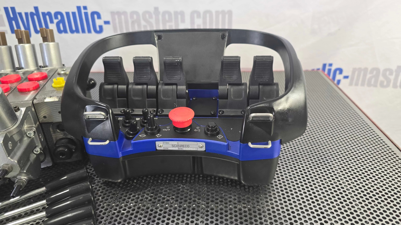 Container Side Lifter Sidelifter 5 sections valve with Radio Remote Scanreco - Сміттєвози: фото 2 Container Side Lifter Sidelifter 5 sections valve with Radio Remote Scanreco - Сміттєвози: фото 2