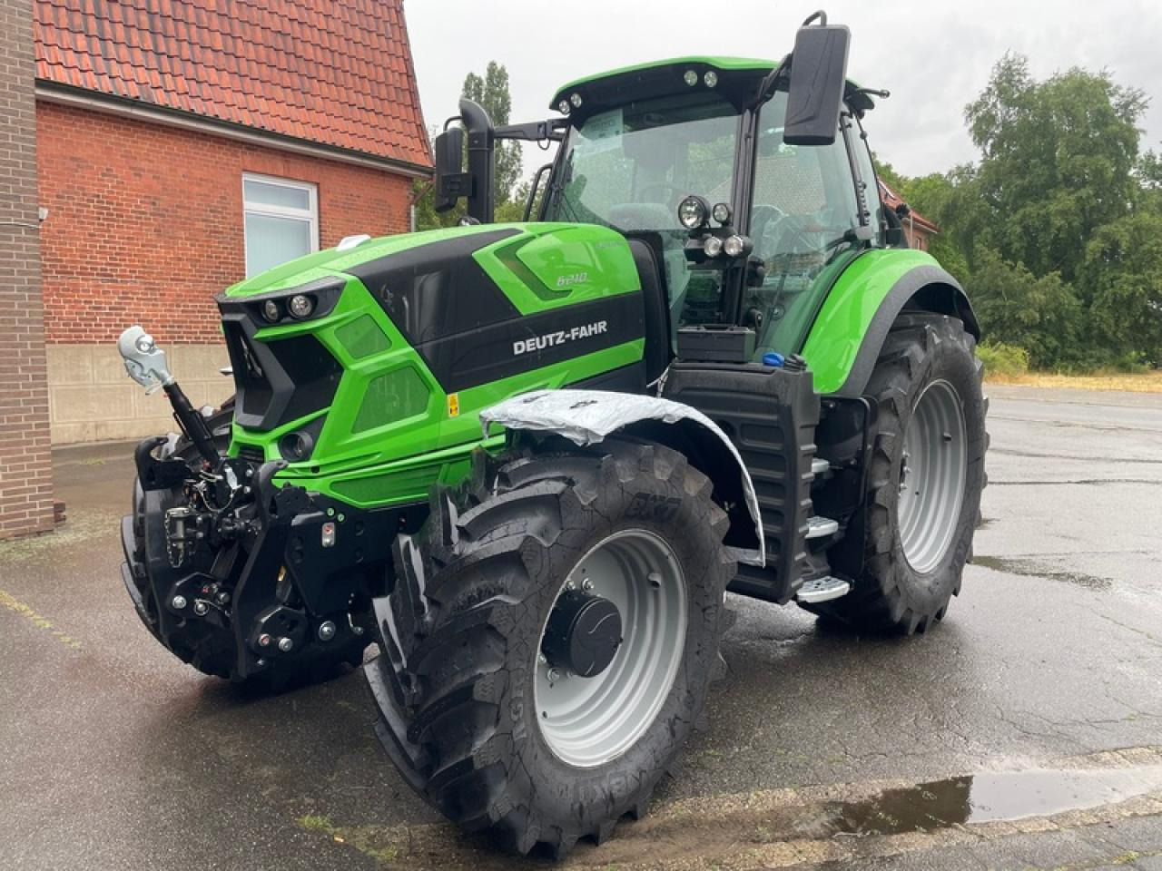 Deutz-Fahr 6210 PSHIFT AKTION - Трактор: фото 1 Deutz-Fahr 6210 PSHIFT AKTION - Трактор: фото 1