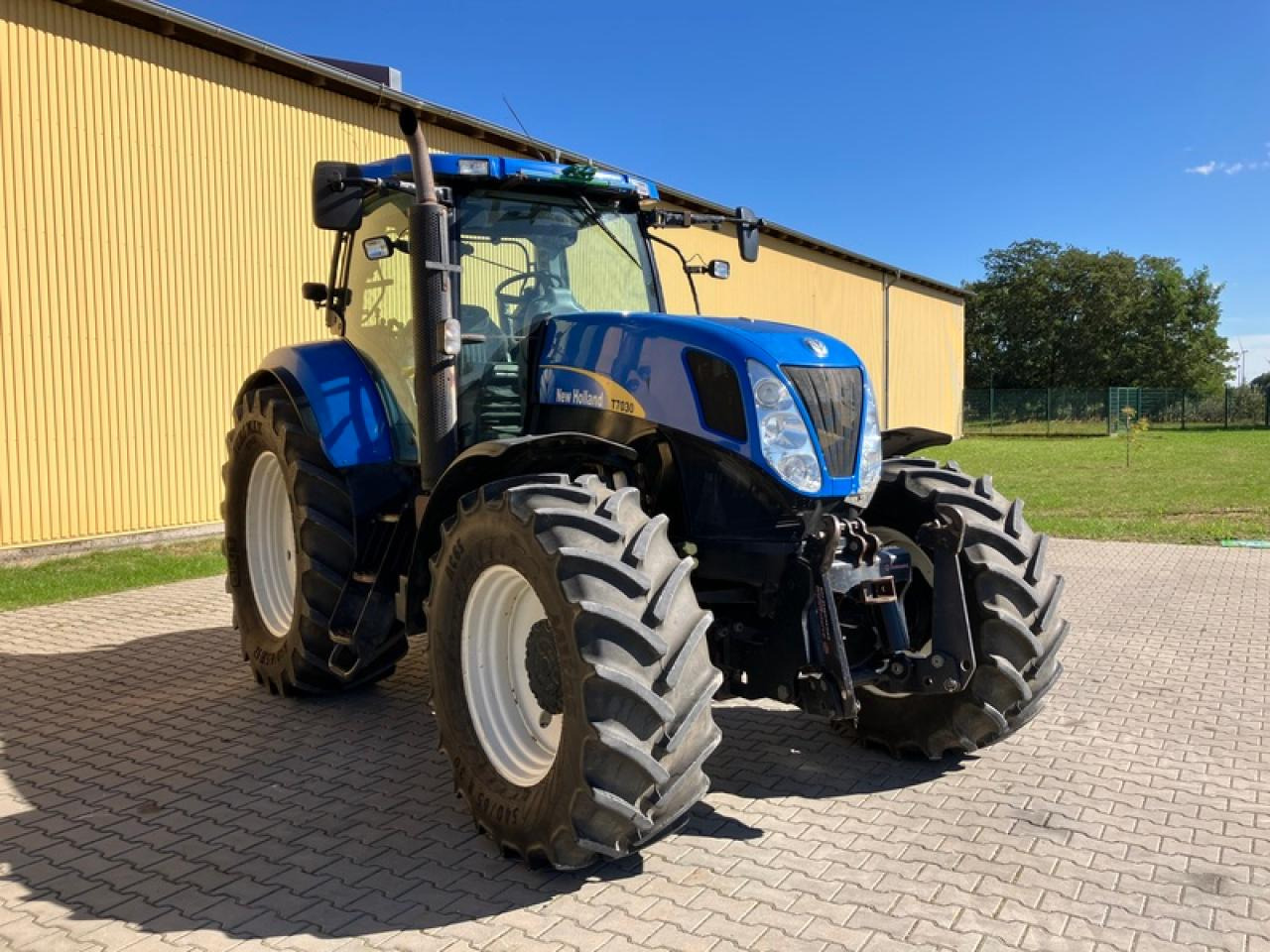New Holland T7030 // GPS STARFIRE 6000 - Трактор: фото 4 New Holland T7030 // GPS STARFIRE 6000 - Трактор: фото 4