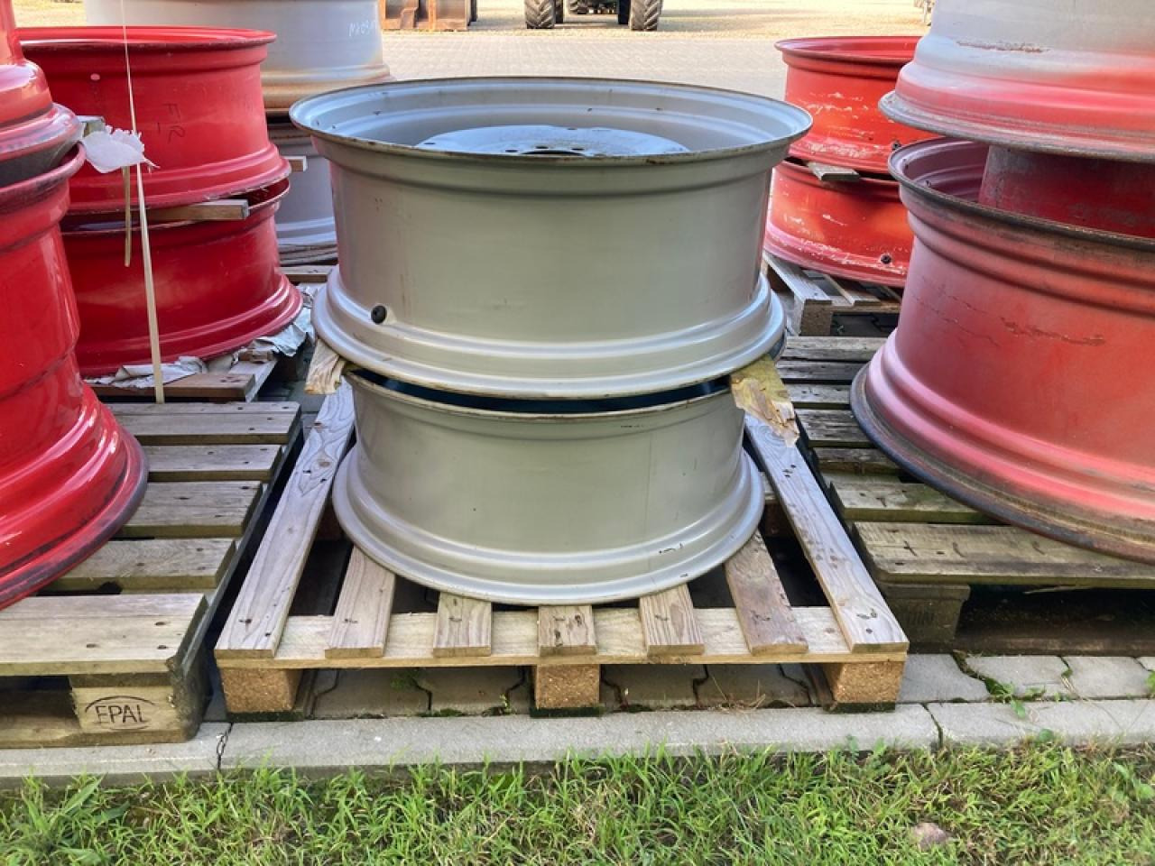 VERSTELLFELGEN W11X28 - Колісний диск в категорії Сільськогосподарська техніка: фото 2 VERSTELLFELGEN W11X28 - Колісний диск в категорії Сільськогосподарська техніка: фото 2