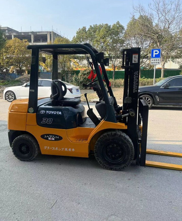 Toyota 7FD30 - Дизельний навантажувач: фото 5 Toyota 7FD30 - Дизельний навантажувач: фото 5