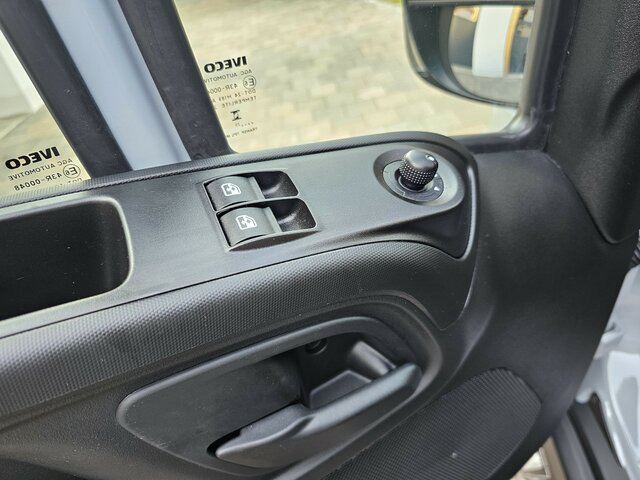 IVECO Daily 35S18HA8V DOKA Hi-Matic 12m³ 2xSchiebetür... - Суцільнометалевий фургон, Вантажопасажирський фургон: фото 2 IVECO Daily 35S18HA8V DOKA Hi-Matic 12m³ 2xSchiebetür... - Суцільнометалевий фургон, Вантажопасажирський фургон: фото 2