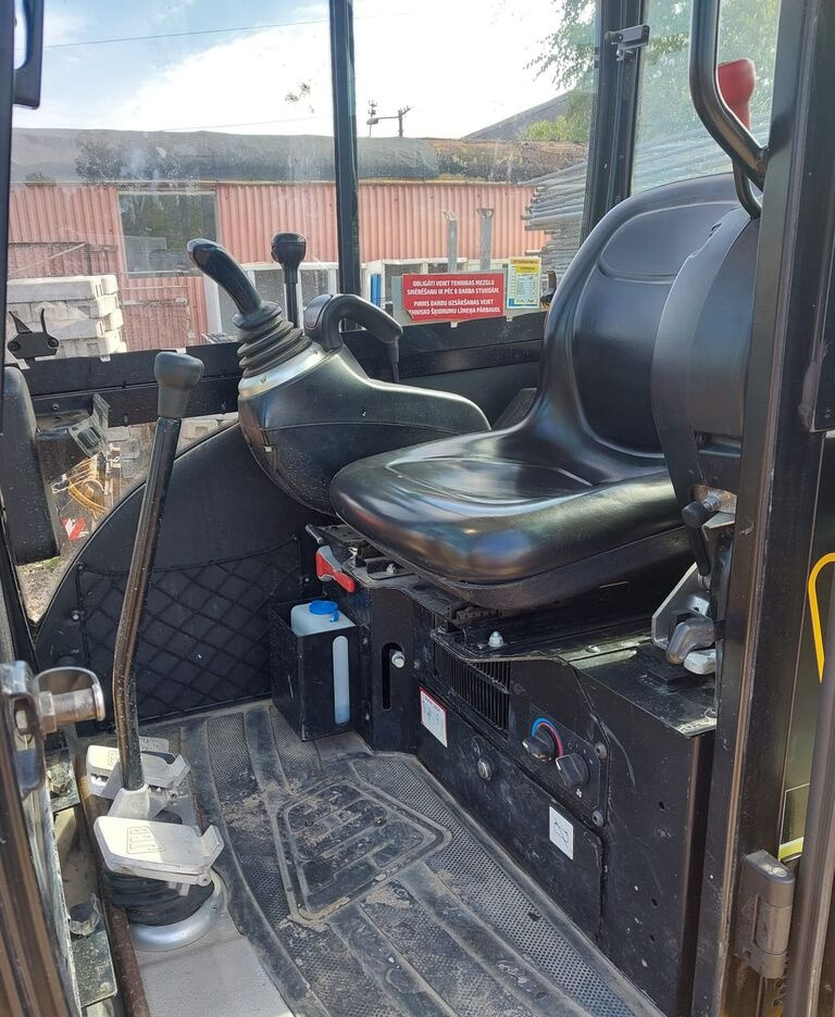 JCB - Міні-екскаватор: фото 2 JCB - Міні-екскаватор: фото 2