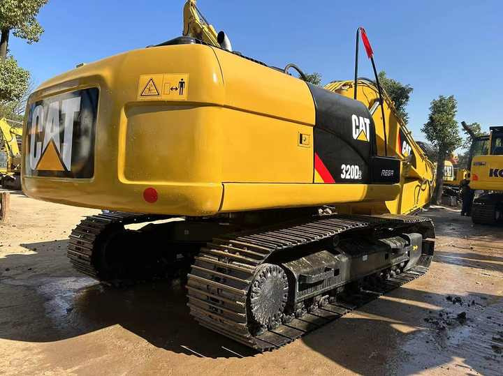 Cheap used excavators machine cat 320d2 for sale caterpillar machinery used excavator caterpillar - Гусеничний екскаватор: фото 4 Cheap used excavators machine cat 320d2 for sale caterpillar machinery used excavator caterpillar - Гусеничний екскаватор: фото 4