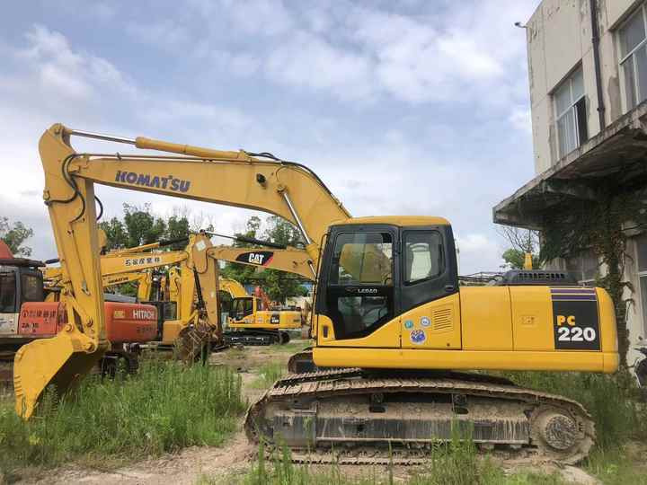 Komatsu PC220-7 - Гусеничний екскаватор: фото 2 Komatsu PC220-7 - Гусеничний екскаватор: фото 2