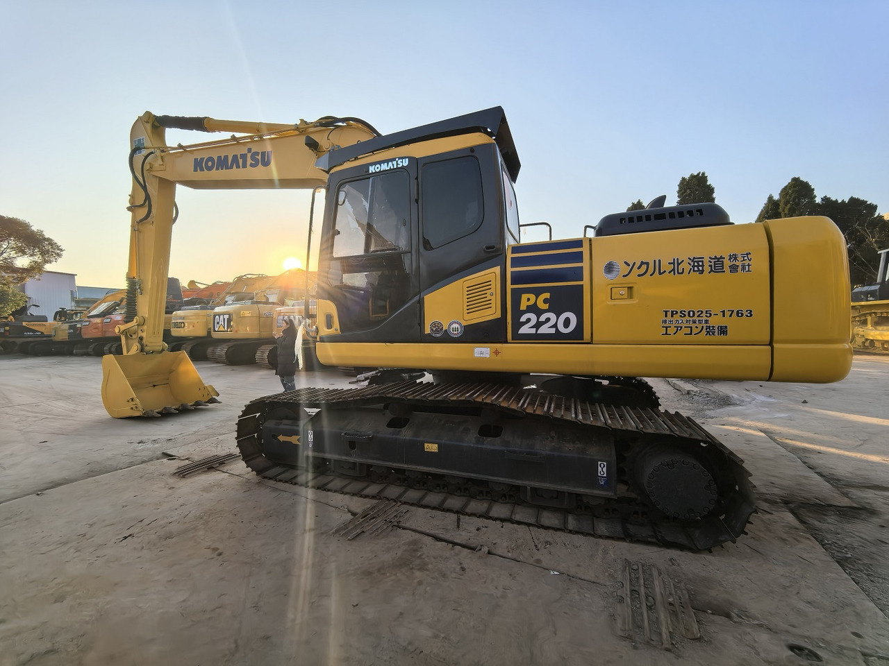 Komatsu PC220-7 - Гусеничний екскаватор: фото 2 Komatsu PC220-7 - Гусеничний екскаватор: фото 2