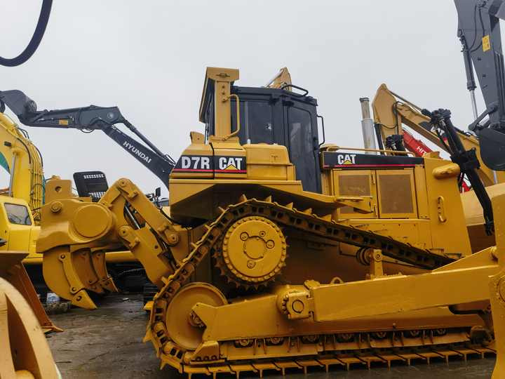Original Japan Bulldozer Caterpillar D7R Cat D7R/Used CAT Bulldozer D6 D7 D7R D7G for sale - Бульдозер: фото 2 Original Japan Bulldozer Caterpillar D7R Cat D7R/Used CAT Bulldozer D6 D7 D7R D7G for sale - Бульдозер: фото 2