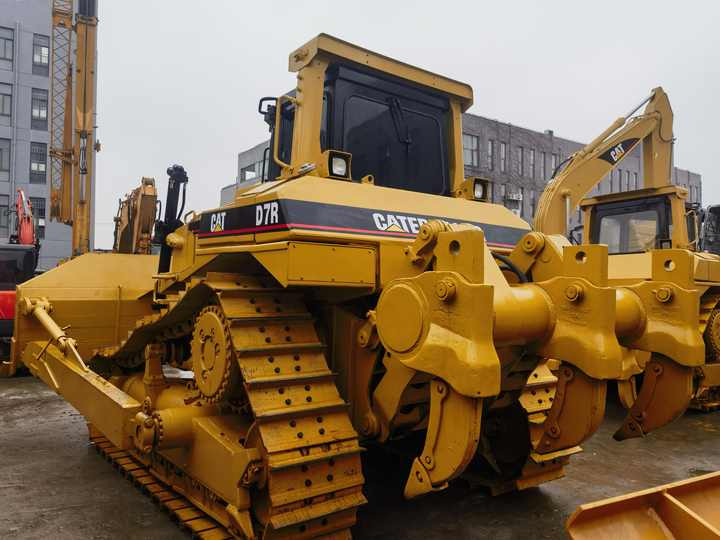 Original Japan Bulldozer Caterpillar D7R Cat D7R/Used CAT Bulldozer D6 D7 D7R D7G for sale - Бульдозер: фото 4 Original Japan Bulldozer Caterpillar D7R Cat D7R/Used CAT Bulldozer D6 D7 D7R D7G for sale - Бульдозер: фото 4