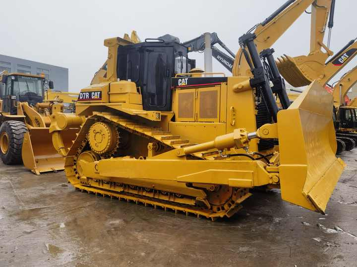 Original Japan Bulldozer Caterpillar D7R Cat D7R/Used CAT Bulldozer D6 D7 D7R D7G for sale - Бульдозер: фото 5 Original Japan Bulldozer Caterpillar D7R Cat D7R/Used CAT Bulldozer D6 D7 D7R D7G for sale - Бульдозер: фото 5