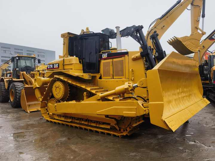 Second hand Cat D7R Dozer used D7 Dozers Cat Bulldozer Good Price for Sale in shanghai yard - Бульдозер: фото 4 Second hand Cat D7R Dozer used D7 Dozers Cat Bulldozer Good Price for Sale in shanghai yard - Бульдозер: фото 4