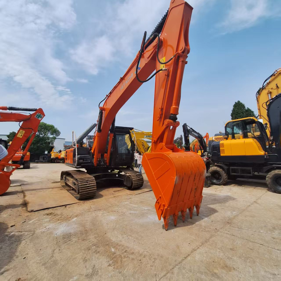 Second hand Hitachi ZX200 hitachi excavator in stock - Екскаватор: фото 3 Second hand Hitachi ZX200 hitachi excavator in stock - Екскаватор: фото 3
