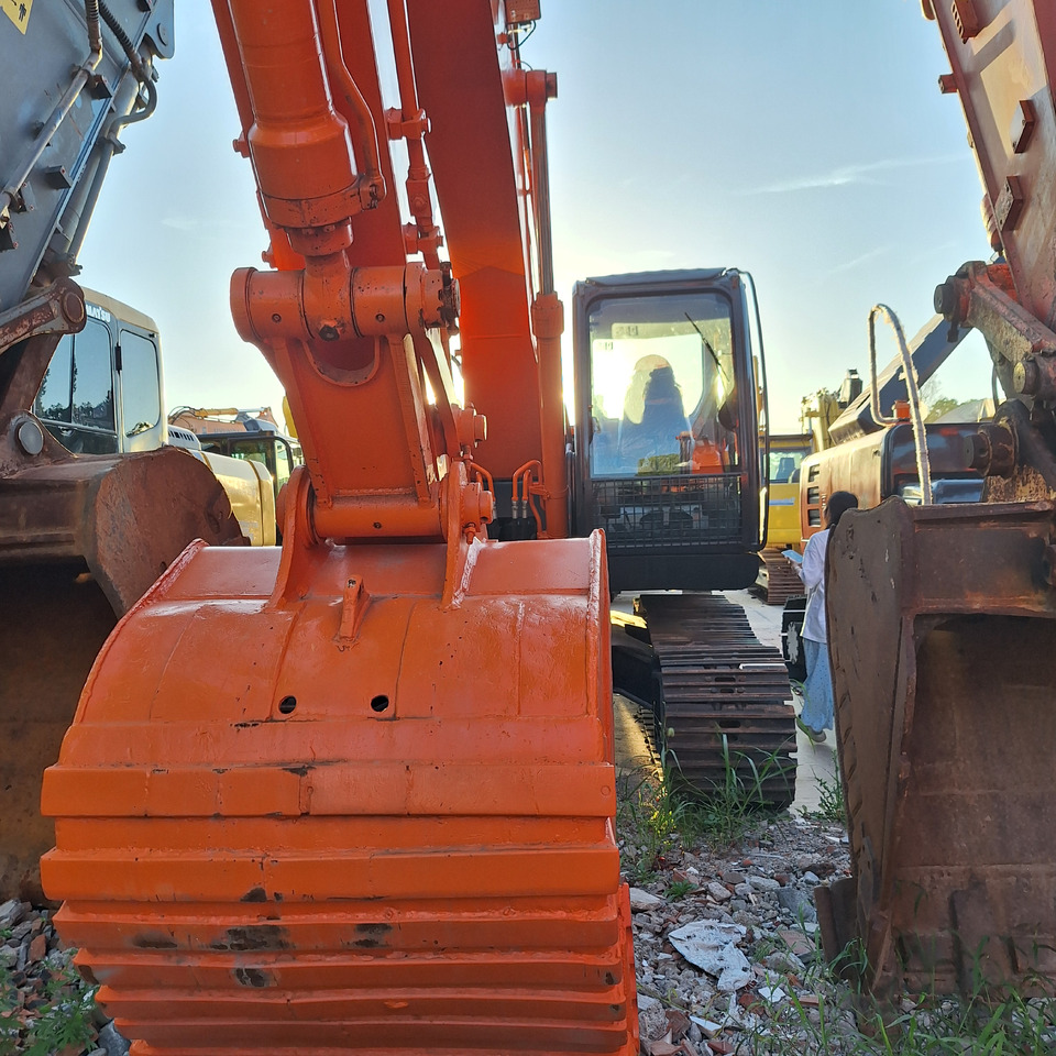 Second hand Hitachi ZX210 excavator - Екскаватор: фото 4 Second hand Hitachi ZX210 excavator - Екскаватор: фото 4