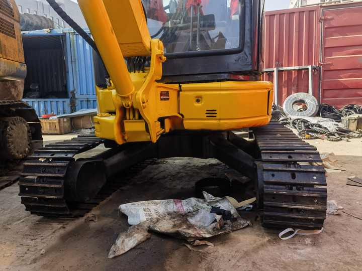 Used Komatsu PC70-8 mini digger original Japan Komatsu PC70 PC78 PC60 PC35mr PC40mr PC55mr small excavator on sale - Гусеничний екскаватор: фото 4 Used Komatsu PC70-8 mini digger original Japan Komatsu PC70 PC78 PC60 PC35mr PC40mr PC55mr small excavator on sale - Гусеничний екскаватор: фото 4