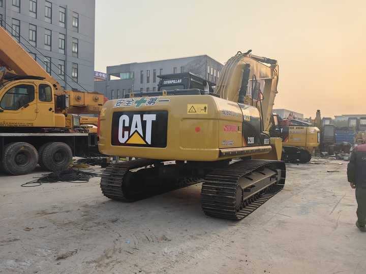 Used excavator cat320 Japan brand Used CAT 320 Excavator Caterpillar 320D Crawler Excavator CAT320 used digger for sale - Гусеничний екскаватор: фото 2 Used excavator cat320 Japan brand Used CAT 320 Excavator Caterpillar 320D Crawler Excavator CAT320 used digger for sale - Гусеничний екскаватор: фото 2