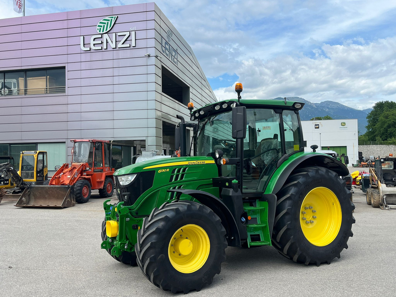 JOHN DEERE 6130R - Трактор: фото 1 JOHN DEERE 6130R - Трактор: фото 1