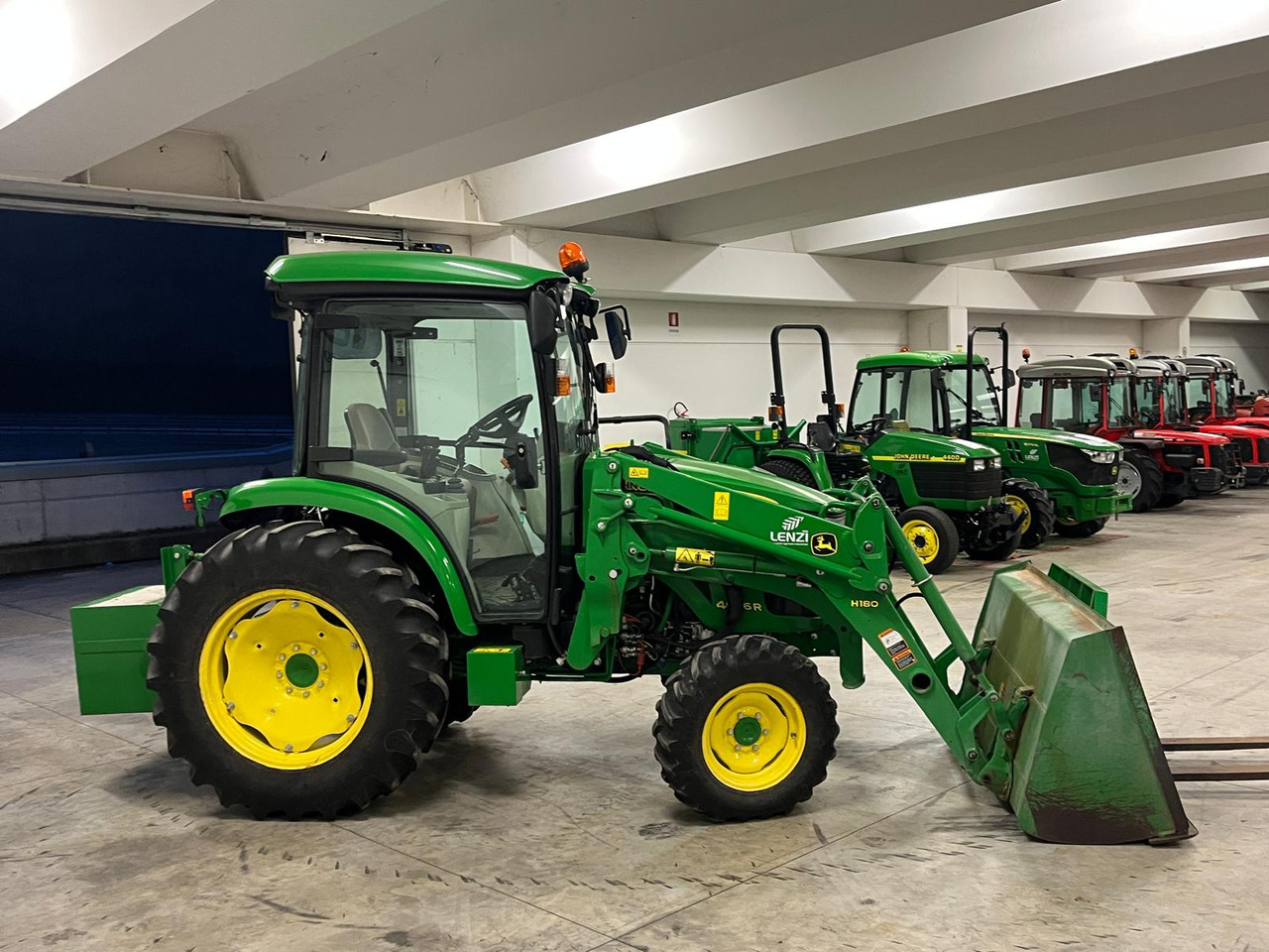 TRATTORE JOHN DEERE 4066 R ( IDROSTATICO ) - Трактор: фото 4 TRATTORE JOHN DEERE 4066 R ( IDROSTATICO ) - Трактор: фото 4