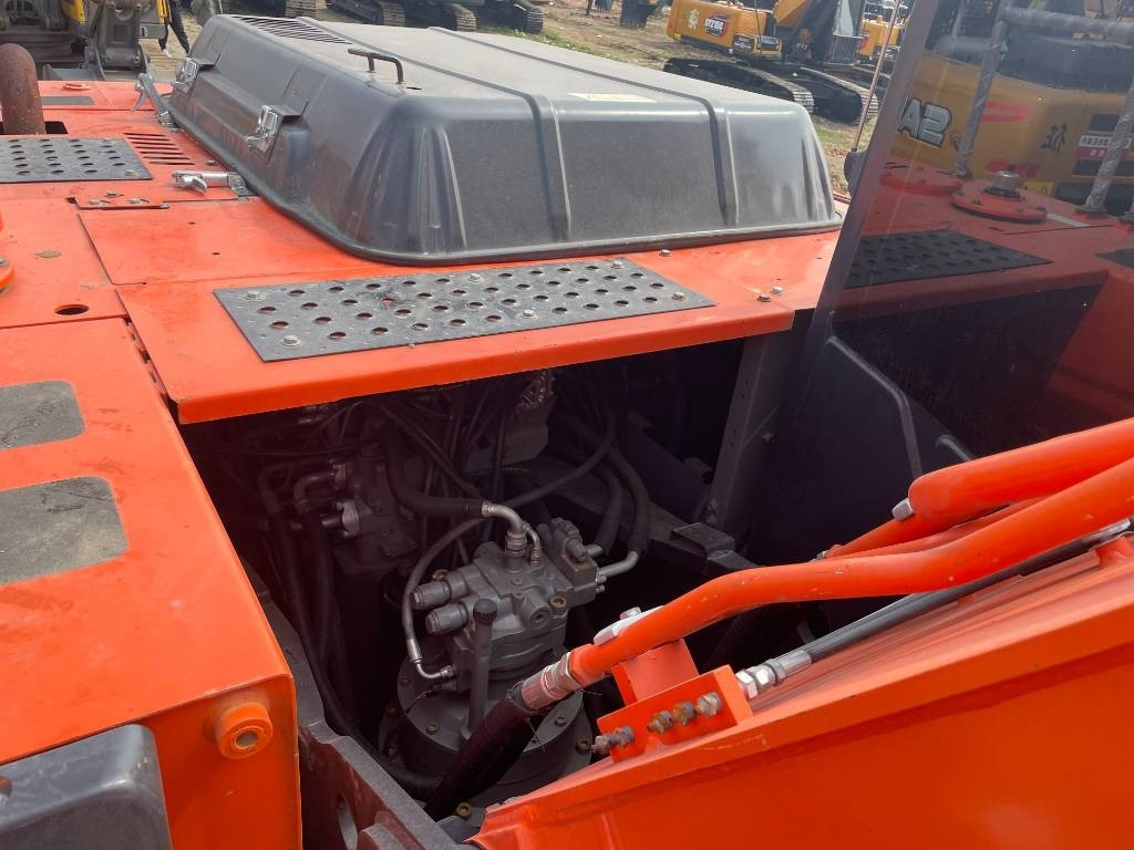 Hitachi ZX 240 - Гусеничний екскаватор: фото 2 Hitachi ZX 240 - Гусеничний екскаватор: фото 2