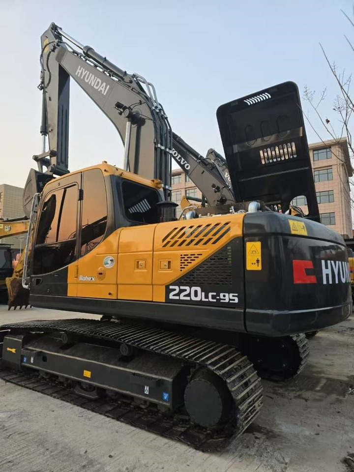 Hyundai 220—9S - Гусеничний екскаватор: фото 1 Hyundai 220—9S - Гусеничний екскаватор: фото 1
