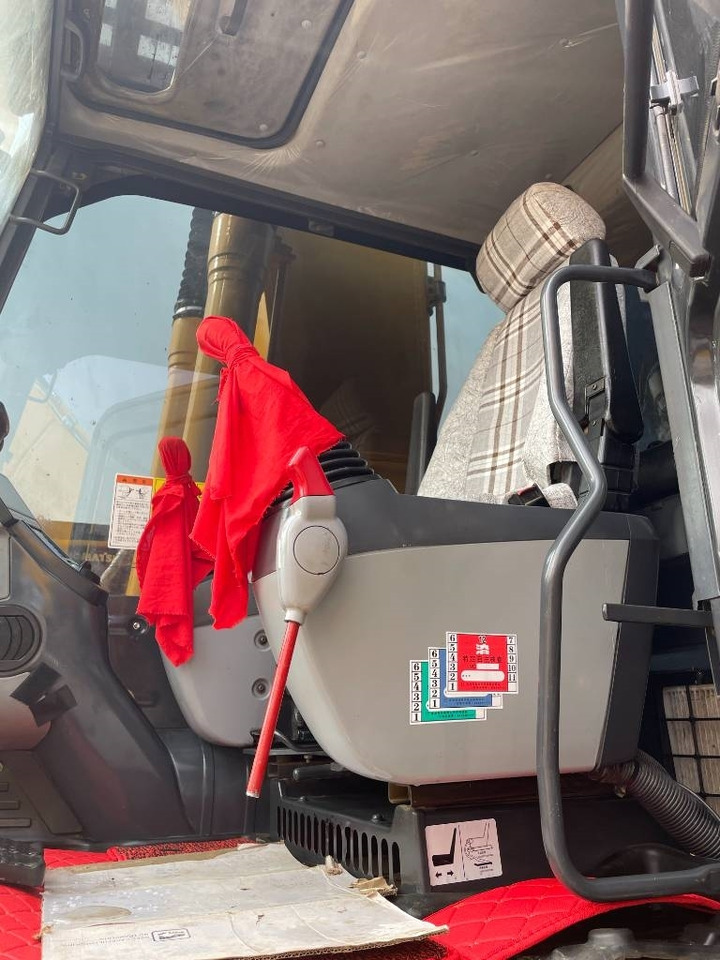 Komatsu PC 200-8 - Гусеничний екскаватор: фото 2 Komatsu PC 200-8 - Гусеничний екскаватор: фото 2