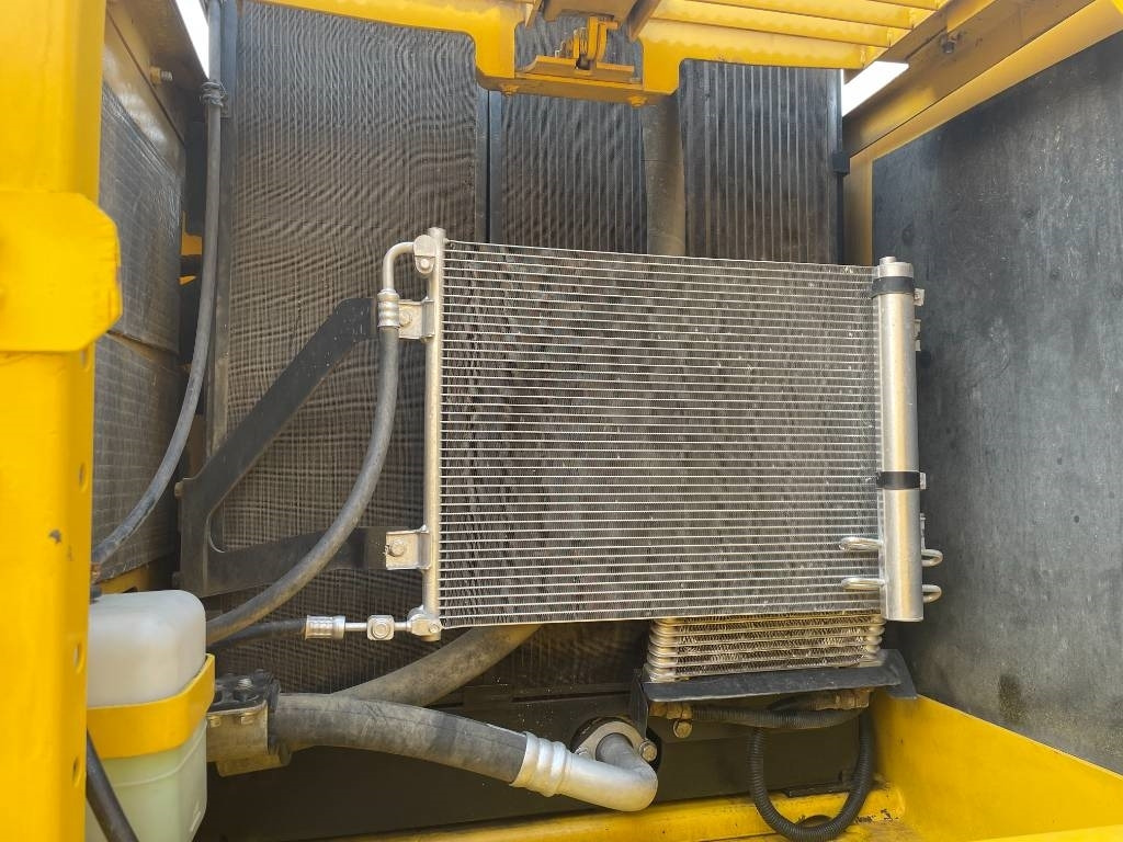 Komatsu PC 200-8 - Гусеничний екскаватор: фото 4 Komatsu PC 200-8 - Гусеничний екскаватор: фото 4