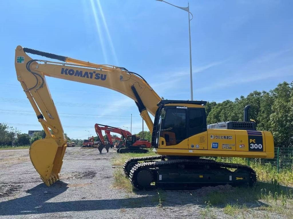Komatsu PC 300 - Гусеничний екскаватор: фото 1 Komatsu PC 300 - Гусеничний екскаватор: фото 1