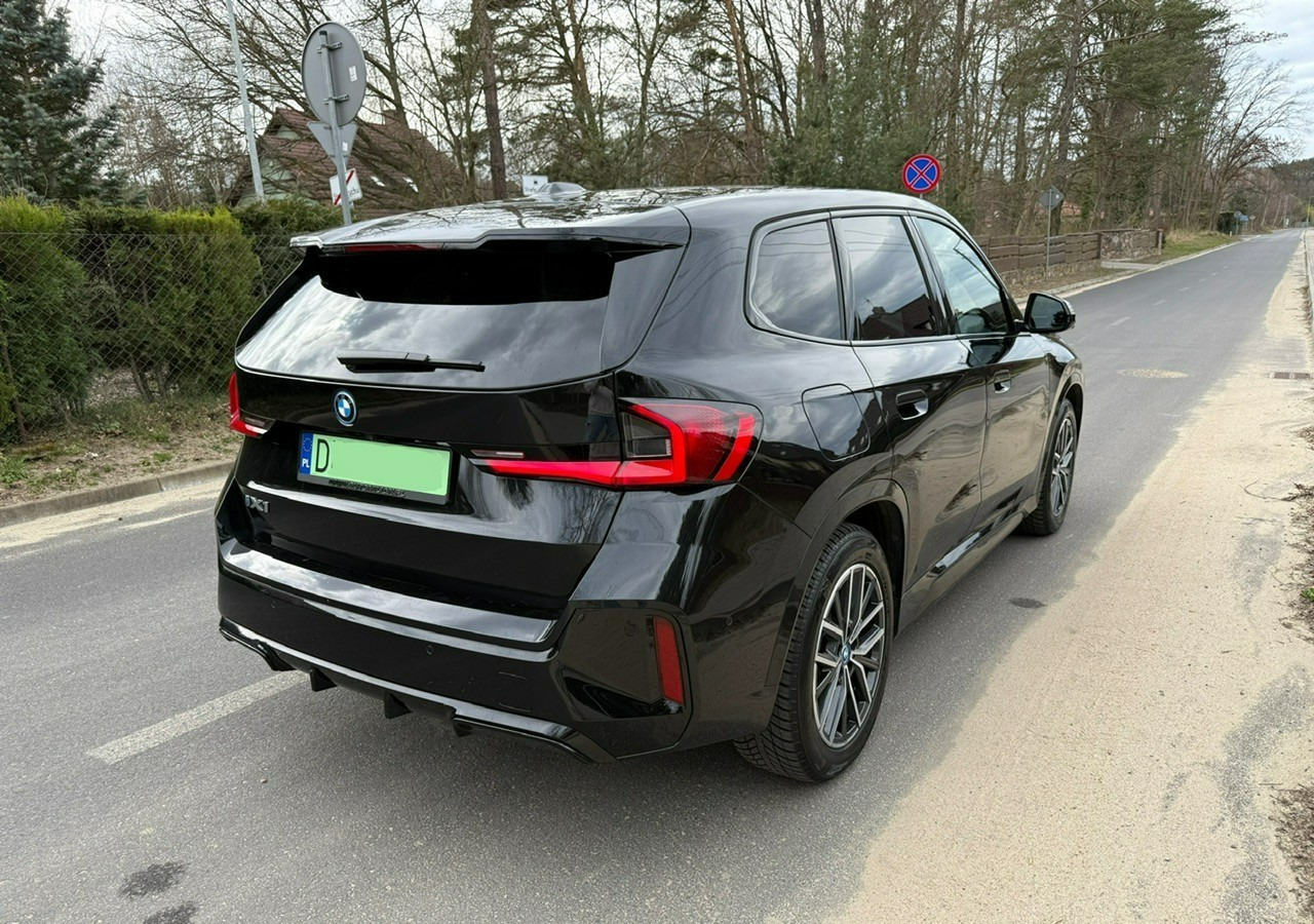 BMW X1 iX1 iX1 xDrive30 313KM M-Sport H/K Panorama AdaptiveLed Masaże Kam360 - Легковий автомобіль: фото 4 BMW X1 iX1 iX1 xDrive30 313KM M-Sport H/K Panorama AdaptiveLed Masaże Kam360 - Легковий автомобіль: фото 4