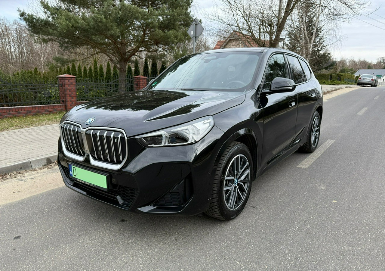 BMW X1 iX1 iX1 xDrive30 313KM M-Sport H/K Panorama AdaptiveLed Masaże Kam360 - Легковий автомобіль: фото 1 BMW X1 iX1 iX1 xDrive30 313KM M-Sport H/K Panorama AdaptiveLed Masaże Kam360 - Легковий автомобіль: фото 1