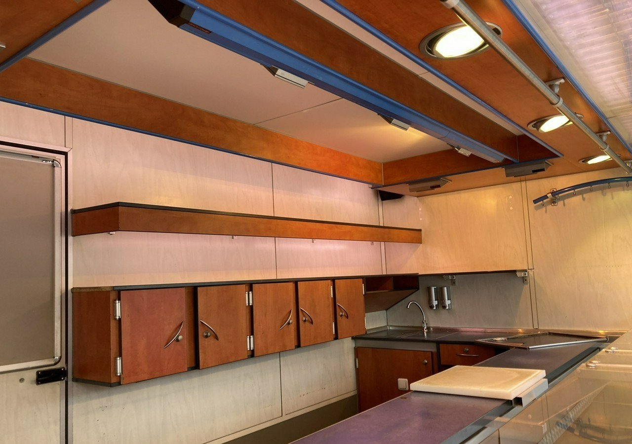 Inna Inny Autosklep wędlin Gastronomiczna food truck foodtruck sklep bar 2000 - Торговий причіп: фото 3 Inna Inny Autosklep wędlin Gastronomiczna food truck foodtruck sklep bar 2000 - Торговий причіп: фото 3