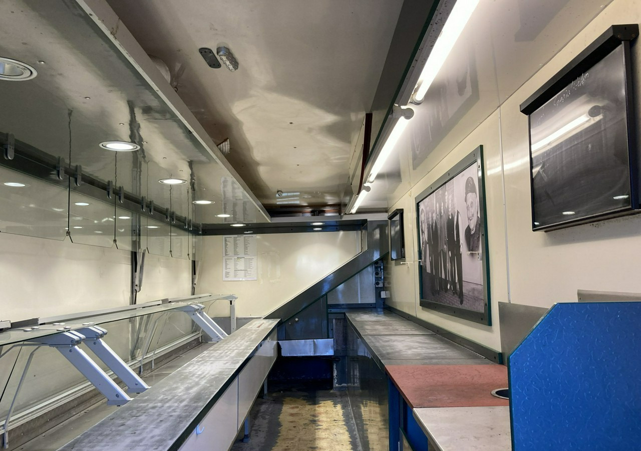 Inna Inny Autosklep wędlin Gastronomiczny Food Truck Foodtruck sklep Borco - Торговий причіп: фото 3 Inna Inny Autosklep wędlin Gastronomiczny Food Truck Foodtruck sklep Borco - Торговий причіп: фото 3