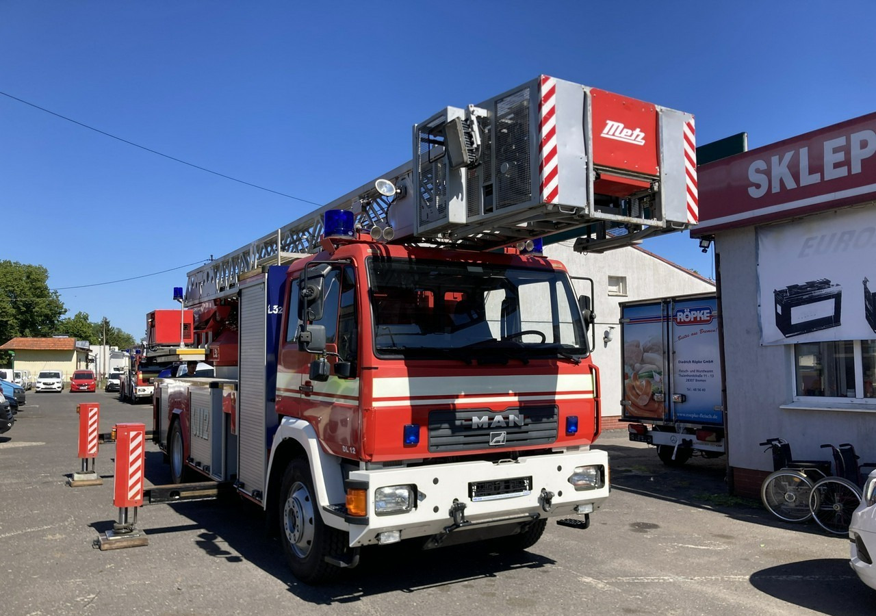 MAN Inny MAN Man 15,280 Straż pożarna drabina Strażacka zwyżka podnośnik 32m Metz - Пожежна машина: фото 3 MAN Inny MAN Man 15,280 Straż pożarna drabina Strażacka zwyżka podnośnik 32m Metz - Пожежна машина: фото 3
