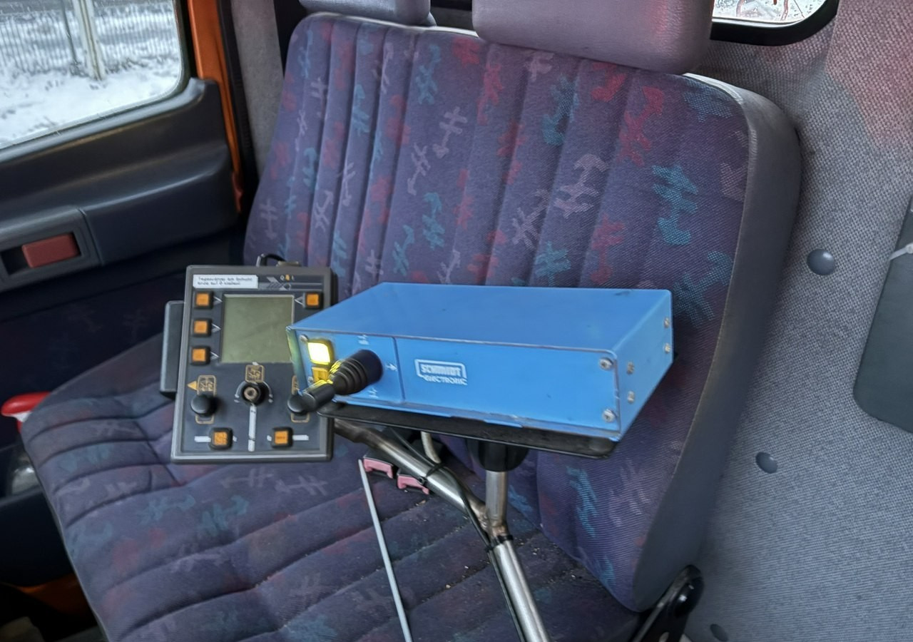 Mercedes-Benz Inny Mercedes-Benz Mercedes Vario 815 Wywrotka 4X4 2004 Pług posypywarka odśnieżarka - Снігоприбиральна машина: фото 4 Mercedes-Benz Inny Mercedes-Benz Mercedes Vario 815 Wywrotka 4X4 2004 Pług posypywarka odśnieżarka - Снігоприбиральна машина: фото 4