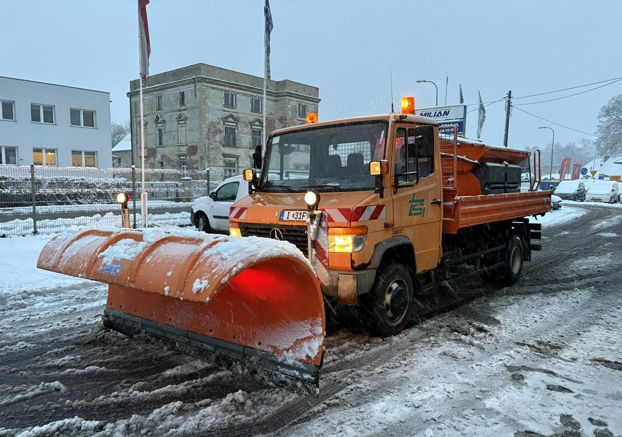 Mercedes-Benz Inny Mercedes-Benz Mercedes Vario 815 Wywrotka 4X4 2004 Pług posypywarka odśnieżarka - Снігоприбиральна машина: фото 1 Mercedes-Benz Inny Mercedes-Benz Mercedes Vario 815 Wywrotka 4X4 2004 Pług posypywarka odśnieżarka - Снігоприбиральна машина: фото 1