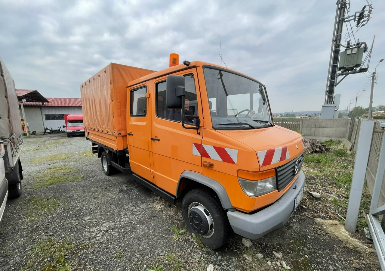 Mercedes-Benz Inny Mercedes-Benz Vario 614 Brygadówka skrzynia plandeka 6-oso doka dokka 2004 - Тентована вантажівка: фото 1 Mercedes-Benz Inny Mercedes-Benz Vario 614 Brygadówka skrzynia plandeka 6-oso doka dokka 2004 - Тентована вантажівка: фото 1