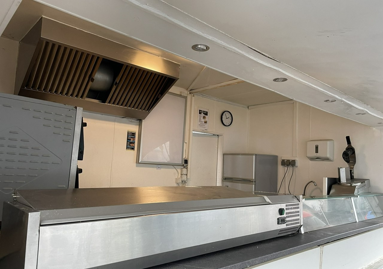 Mercedes-Benz Sprinter Autosklep Sklep Gastronomiczny Food Truck Foodtruck pizza wyposażona - Торговий причіп: фото 3 Mercedes-Benz Sprinter Autosklep Sklep Gastronomiczny Food Truck Foodtruck pizza wyposażona - Торговий причіп: фото 3