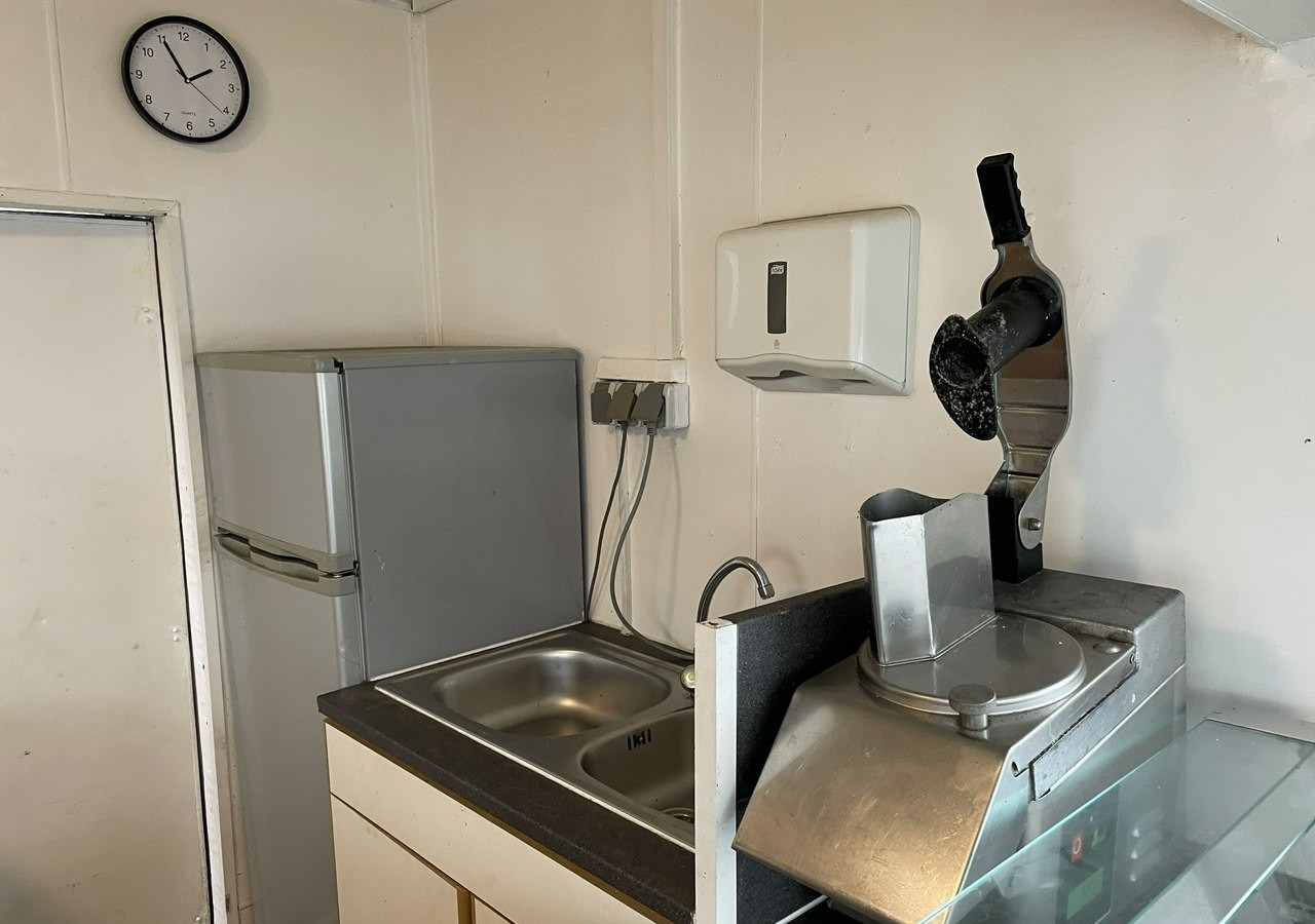 Mercedes-Benz Sprinter Autosklep Sklep Gastronomiczny Food Truck Foodtruck pizza wyposażona - Торговий причіп: фото 5 Mercedes-Benz Sprinter Autosklep Sklep Gastronomiczny Food Truck Foodtruck pizza wyposażona - Торговий причіп: фото 5