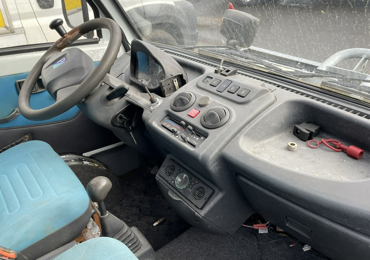 Piaggio Piaggio PFAU Wywrotka 4X4 posypywarka odśnieżarka pług 2009 - Снігоприбиральна машина: фото 3 Piaggio Piaggio PFAU Wywrotka 4X4 posypywarka odśnieżarka pług 2009 - Снігоприбиральна машина: фото 3