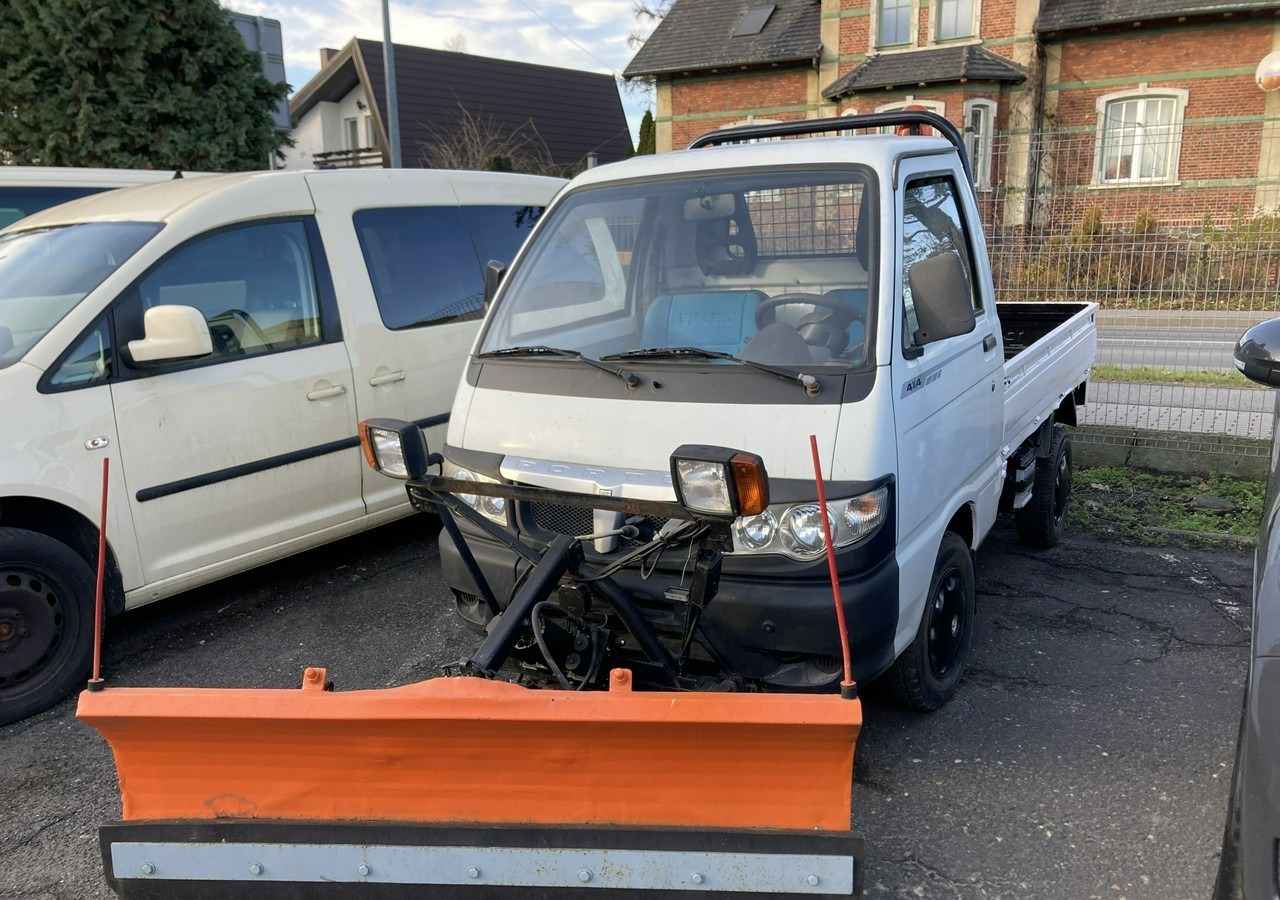 Piaggio Piaggio Porter 4X4 Skrzynia odśnieżarka Pług 2011 - Снігоприбиральна машина: фото 1 Piaggio Piaggio Porter 4X4 Skrzynia odśnieżarka Pług 2011 - Снігоприбиральна машина: фото 1