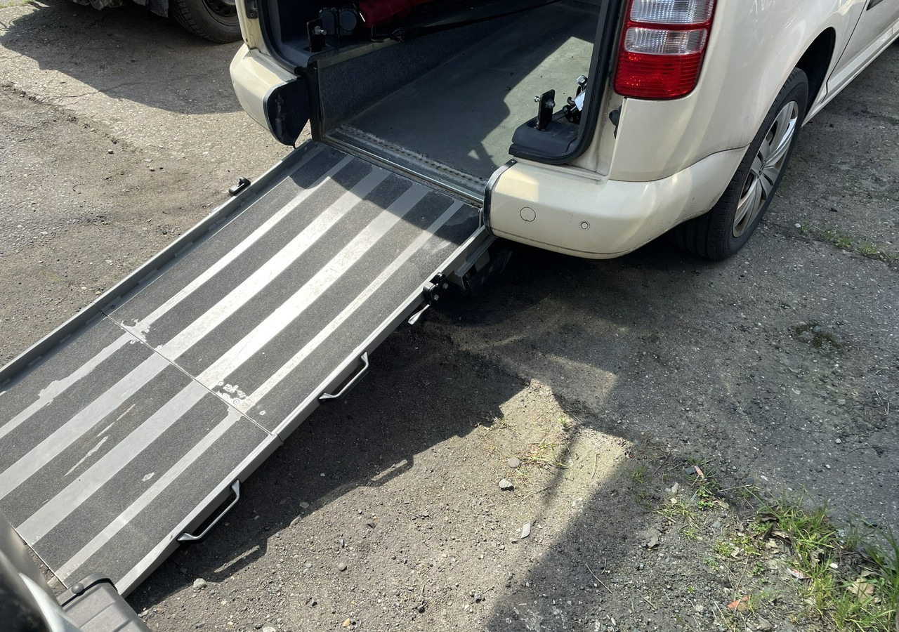 Легковий автомобіль Volkswagen Caddy III Caddy do przewozu Niepełnosprawnych inwalida rampa 2015: фото 16