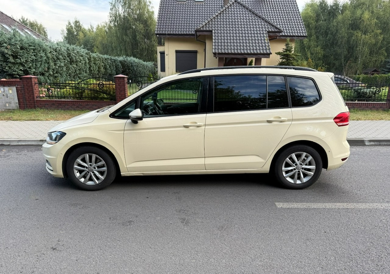 Volkswagen Touran III 2.0 TDI DSG 120 KM Automat 7osobowy Klima Skóra Full Serwis 2020 - Універсал: фото 5 Volkswagen Touran III 2.0 TDI DSG 120 KM Automat 7osobowy Klima Skóra Full Serwis 2020 - Універсал: фото 5